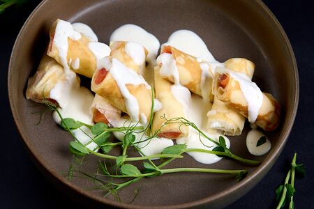 Блины со слабосолёным лососем 