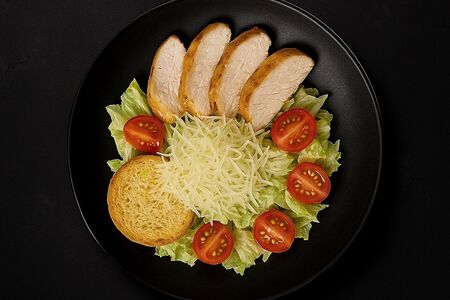 Салат Цезарь с курочкой