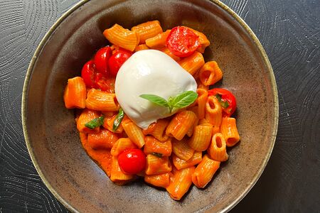Ригатони Аль Помодоро с бурратой