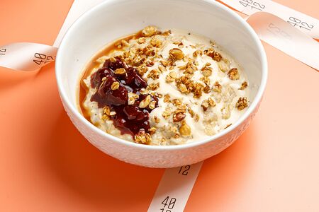 Овсяная каша с гранолой 