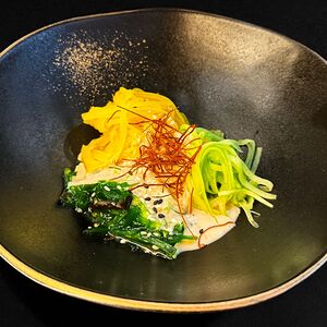 Салат с чукой и такуаном