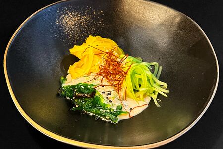 Салат с чукой и такуаном