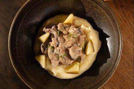 Бефстроганов из мраморной говядины с картофельным пюре