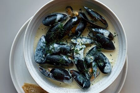 Мидии в соусе блю-чиз