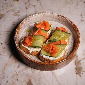 Брускетта с лососем с/с