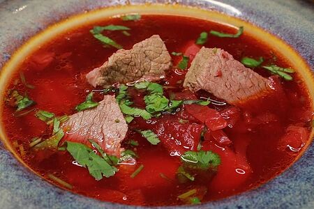 Борщ по-домашнему с говядиной и сметаной