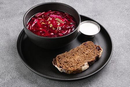 Летний холодный борщ