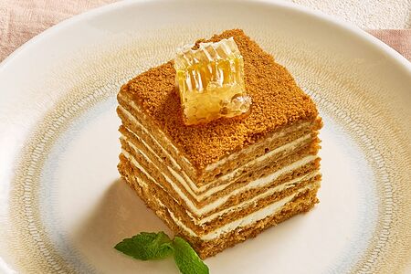 Карамельный медовик-сметанник