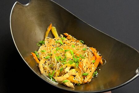 Горячее: Лапша с цыпленком терияки