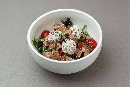 Салат с ростбифом и кнели с сыром креметте 