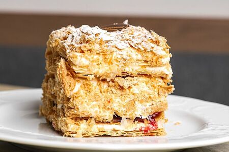 Наполеон с вишней 