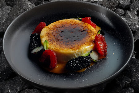 Крем-брюле, лемонграсс и летние ягоды 