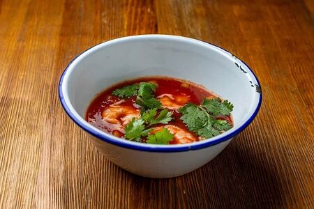 Холодный томатный суп с креветками