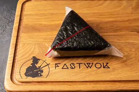 Онигири с Угрём