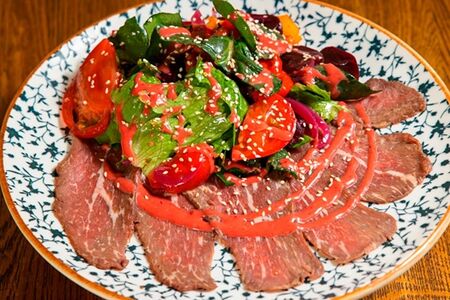 Салат с ростбифом