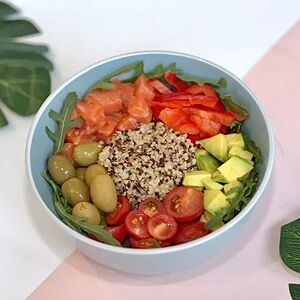 Боул Фитнес с киноа и лососем