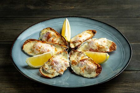 Мидии запеченные под сыром