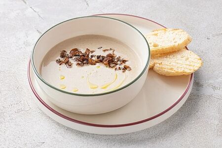 Суп-крем грибной с трюфельным маслом и грибными чипсами