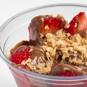 Клубника в теплом шоколаде