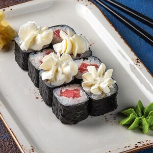 Маки с лососем 