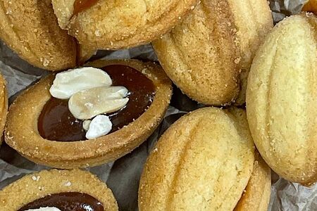 Орешки с солёной карамелью и арахисом