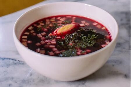 Свекольник с фермерским яйцом 