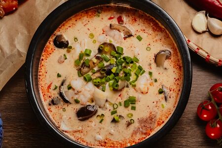 Том ям с лососем