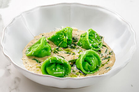 Равиоли с цыпленком и трюфельным грибным соусом