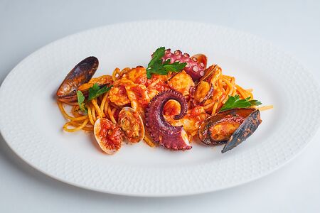 Спагетти с морепродуктами по-каталонски
