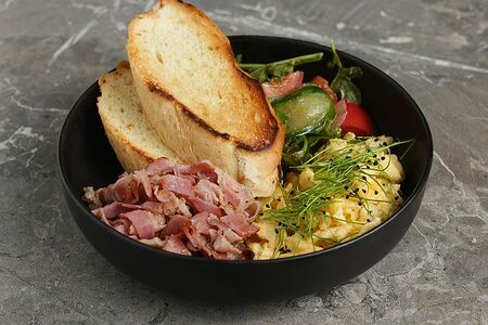 Сборный завтрак с беконом