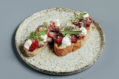 Брускетта с ростбифом