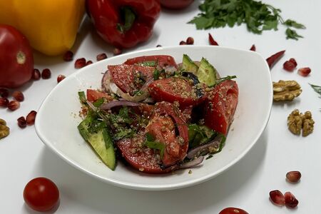 Салат по-грузински с грецким орехом