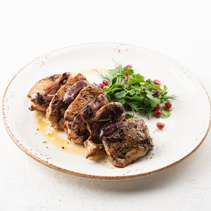 Шашлык из куриного бедра в фирменном маринаде