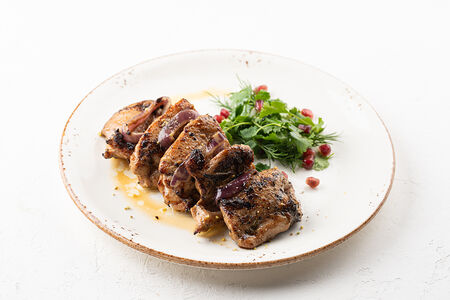 Шашлык из куриного бедра в фирменном маринаде