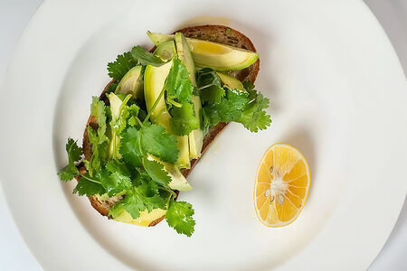 Авокадо-тост