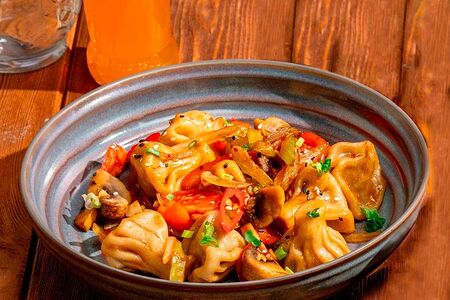 Патара хинкали с жареными овощами в устричном соусе