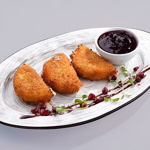 Жареный сыр с конфитюром