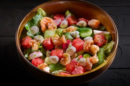 Салат с арбузом, креветками и кокосовым кремом