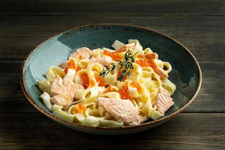 Феттучини Лосось с красной икрой