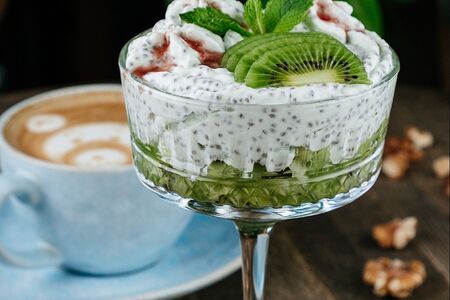 Чиа-пудинг с киви