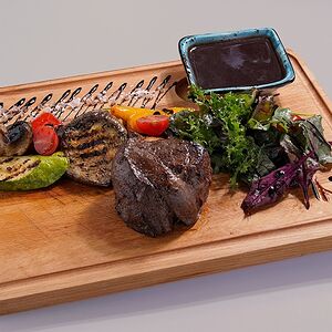 Филе миньон с овощами на гриле