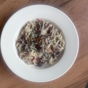 Удон с грибами и пармезаном 