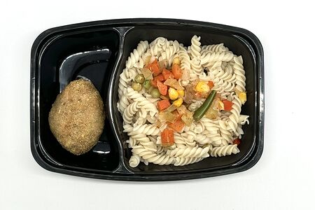 Котлета Гречаники с макаронами и овощами