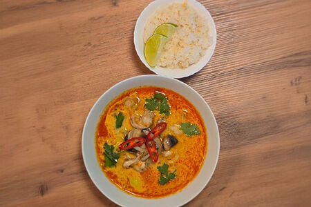 Том ям с морепродуктами L