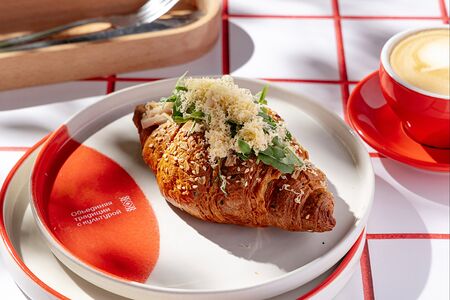 Круасэндвич с цыпленком и сыром пармезан