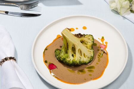 Стейк из капусты брокколи