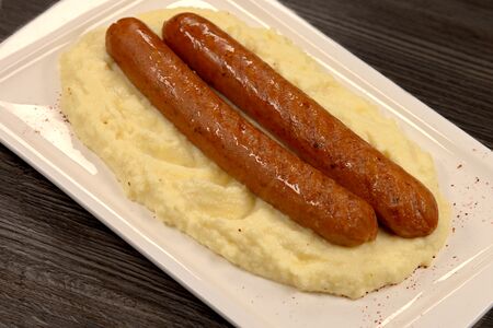 Колбаски свиные с картофельным пюре