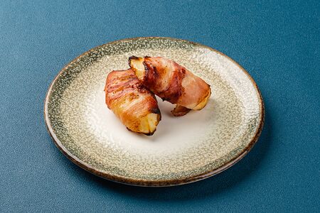 Картофель запеченный в беконе