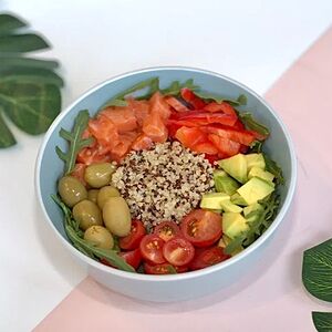 Фитнес боул с киноа и лососем