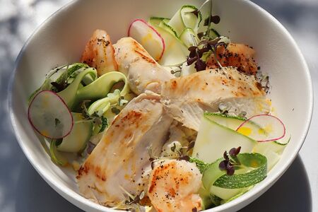 Куриная грудка с креветками и пастой птитим